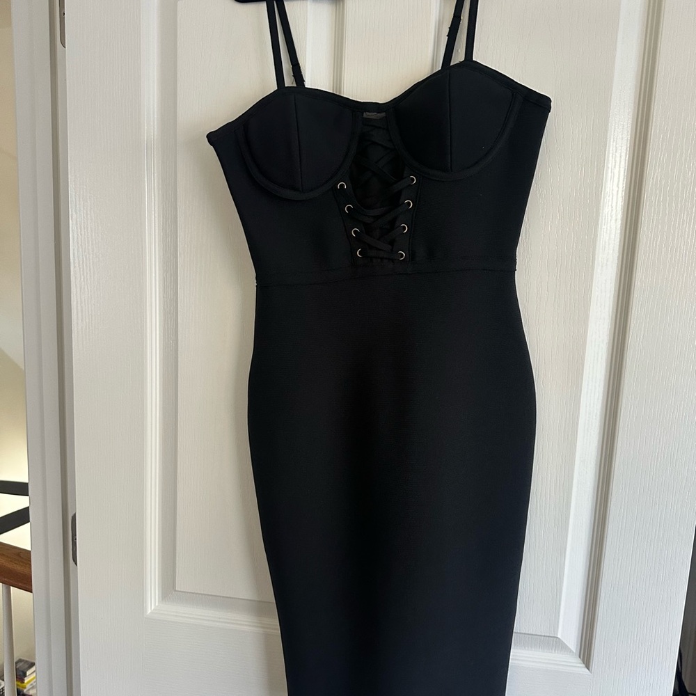 Black Bodycon Dress with Sweetheart Neckline for Cocktail Night Out